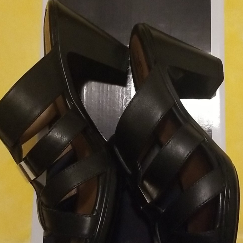 Shoes - Picture 4 of 4